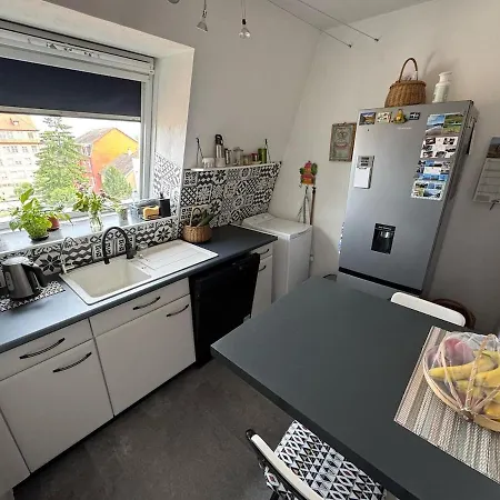 - - Proche Gare Et Marche De Noel - Parking - Confort - Moderne Apartment *